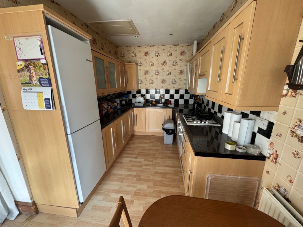 Lot: 131 - THREE-BEDROOM SEMI-DETACHED BUNGALOW WITH PARKING - Kitchen area